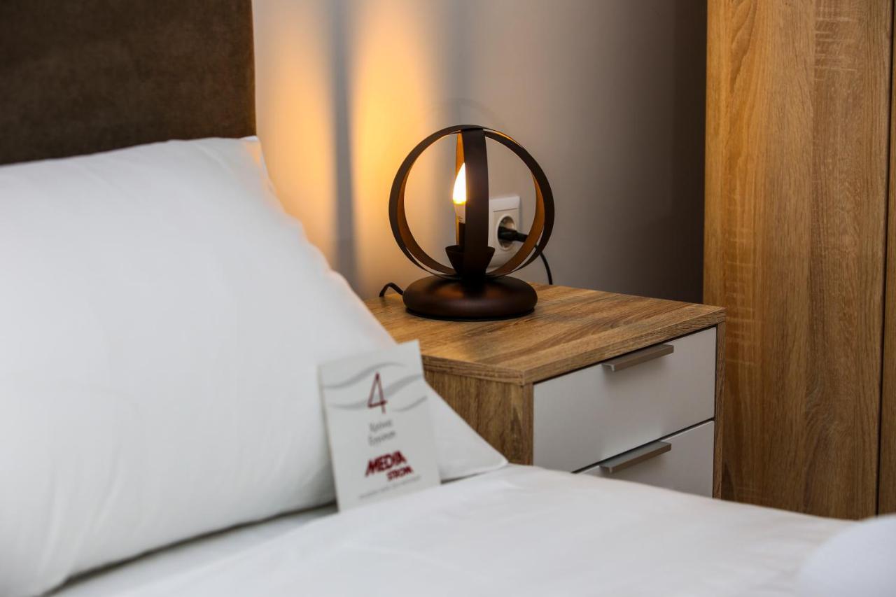 Stella Boutigue Rooms Nea Peramos  Exterior photo